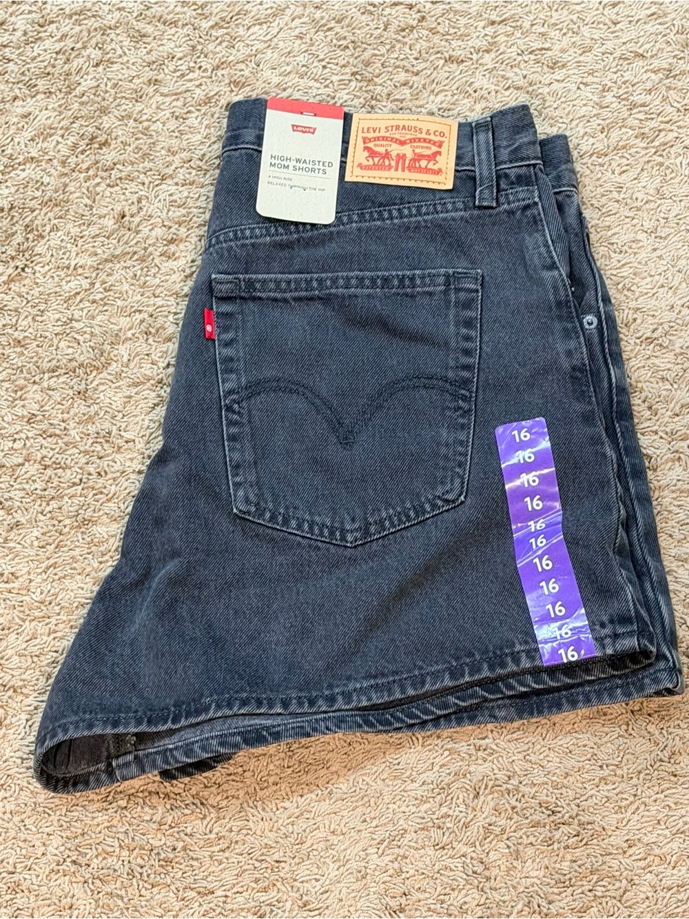 Levi's Women's NWT High Waisted Mom Shorts Black Denim Size 16